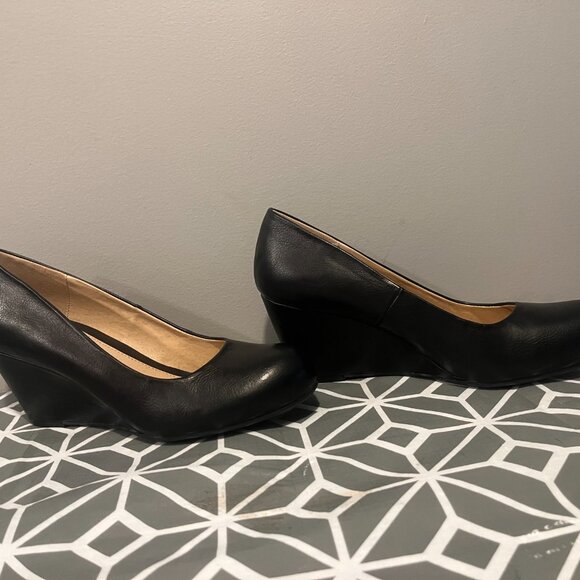 Chinese Laundry - Wedge Pumps (Size 9) - Picture 3 of 4